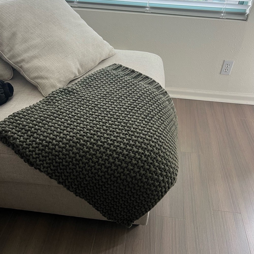 West elm chunky cotton knit throw 50”x60” olive green
